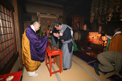 ③本堂参拝(酒水)